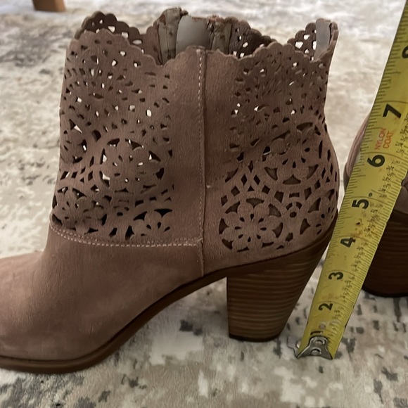 Beautiful booties - Picture 5 of 6